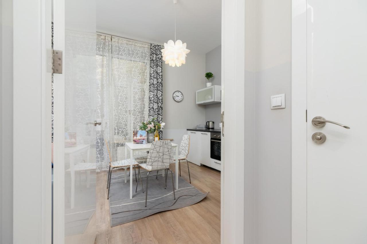 Central Planty Park Apartment Lobzowska By Noclegi Renters Krakow Ngoại thất bức ảnh