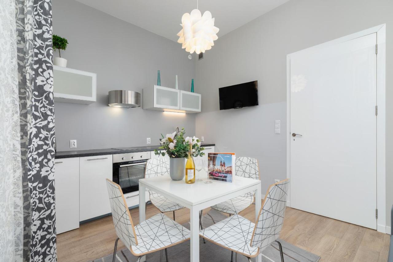 Central Planty Park Apartment Lobzowska By Noclegi Renters Krakow Ngoại thất bức ảnh
